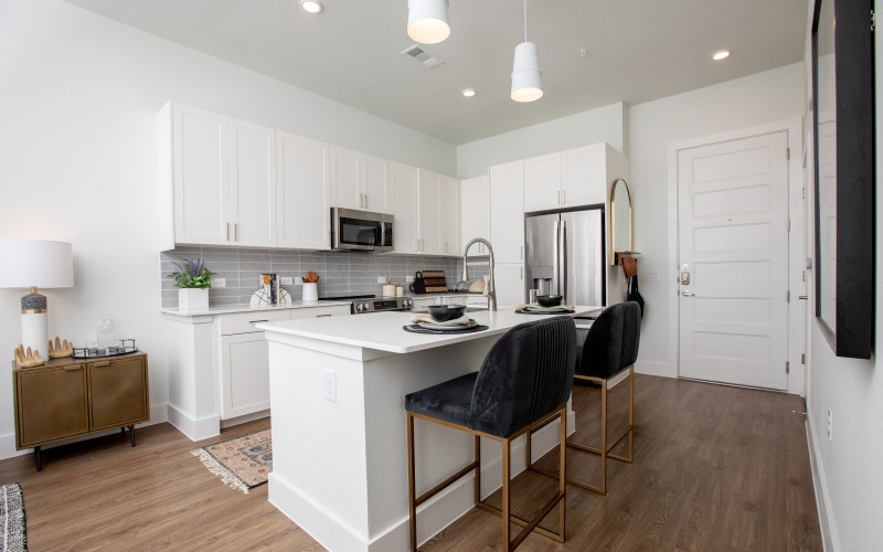 Luxury Kitchen with tile backsplash